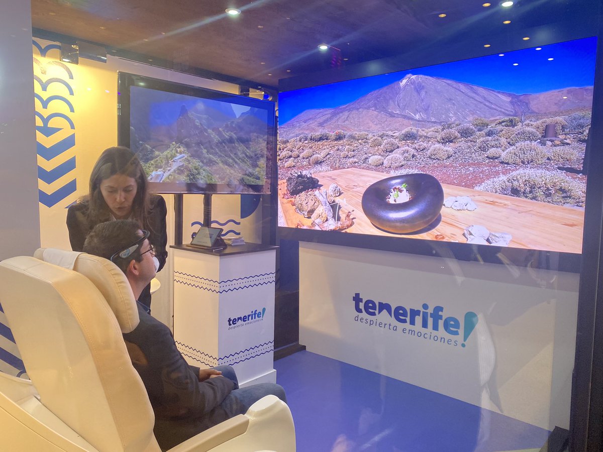 CastherLaura's tweet photo. Y por otro lado el público que busca experiencias más selectas.
Además, #Tenerife cuenta con un stand boutique que los asistentes al Open pueden participar en el juego interactivo:
🛫💺El vuelo de las emociones
#TFCool | #Gaming | #TurismodeTenerife
https://t.co/uG2rTi5eiB https://t.co/k2LXA4OBzs