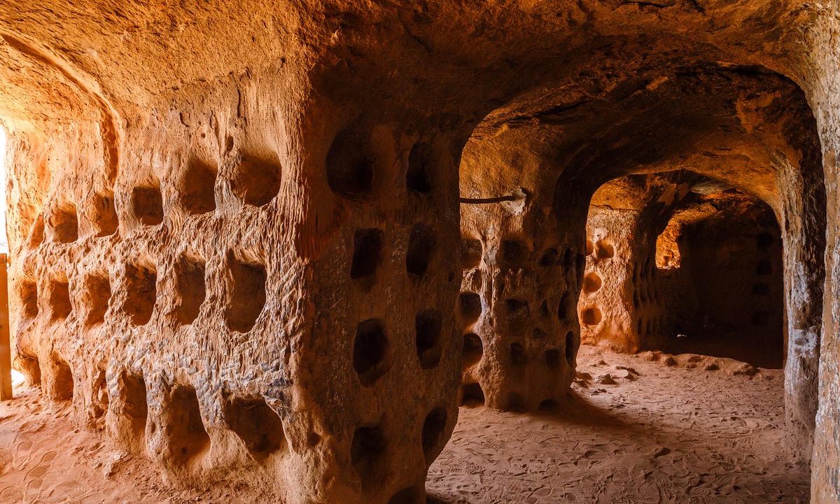 Cuando te adentres en el maravilloso patrimonio riojano 😍  ¡te sorprenderás!

Descubrirás multitud de secretos a través de inigualables experiencias.
#ReservaLaRioja y conoce cómo era la vida en una cueva ¿Nos acompañas?  

📍Cuevas Cien Pilares #Arnedo