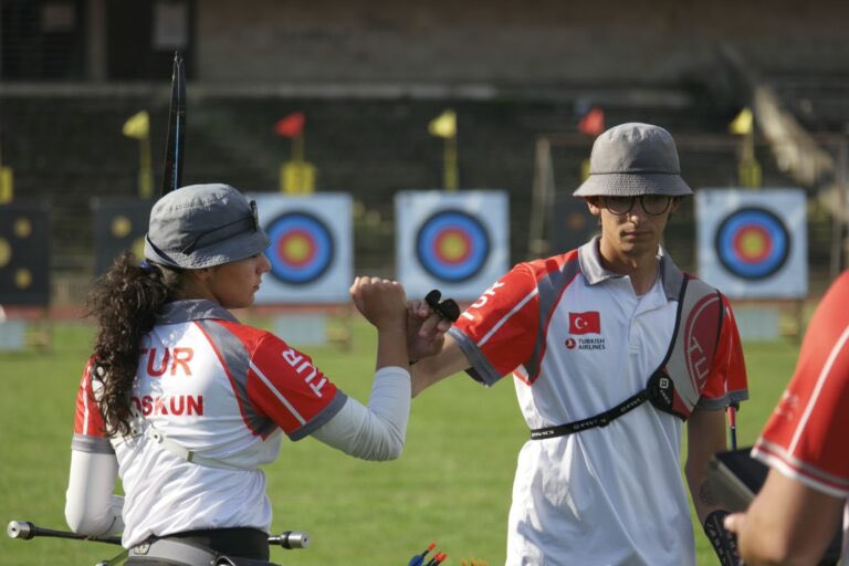 🏹Bulgaristan’da yapılan Okçuluk Avrupa Grand Prix’inde sporcularımız Gülnaz Büşranur Coşkun’un yer aldığı Klasik Yay Karışık Takımımız altın, Klasik Yay Kadın Takımımız bronz Yeşim Bostan’ın yer aldığı Makaralı Yay Kadın ve Karışık Takımlarımız gümüş madalya elde etti.🥇🥈🥉👏👏