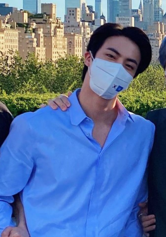 kkongnyang_'s tweet photo. 나 다쳤을 때마다 바로 달려오는 아저씨. 원인 제공자 죽일 듯이 째려봐. 낮은 어조로 니가 그랬냐고 말하는데 쫄려 죽을 뻔... 근데 막상 아저씨는 일 한번 나갔다 오면 상처투성이야. 걱정돼서 무슨 일 있냐고 물으면 맨날 씩 웃고 넘겨. 그런데 오늘 사채업자가 날 찾아왔어. 아저씨 집에 없을 때. https://t.co/OP68rl3iH6