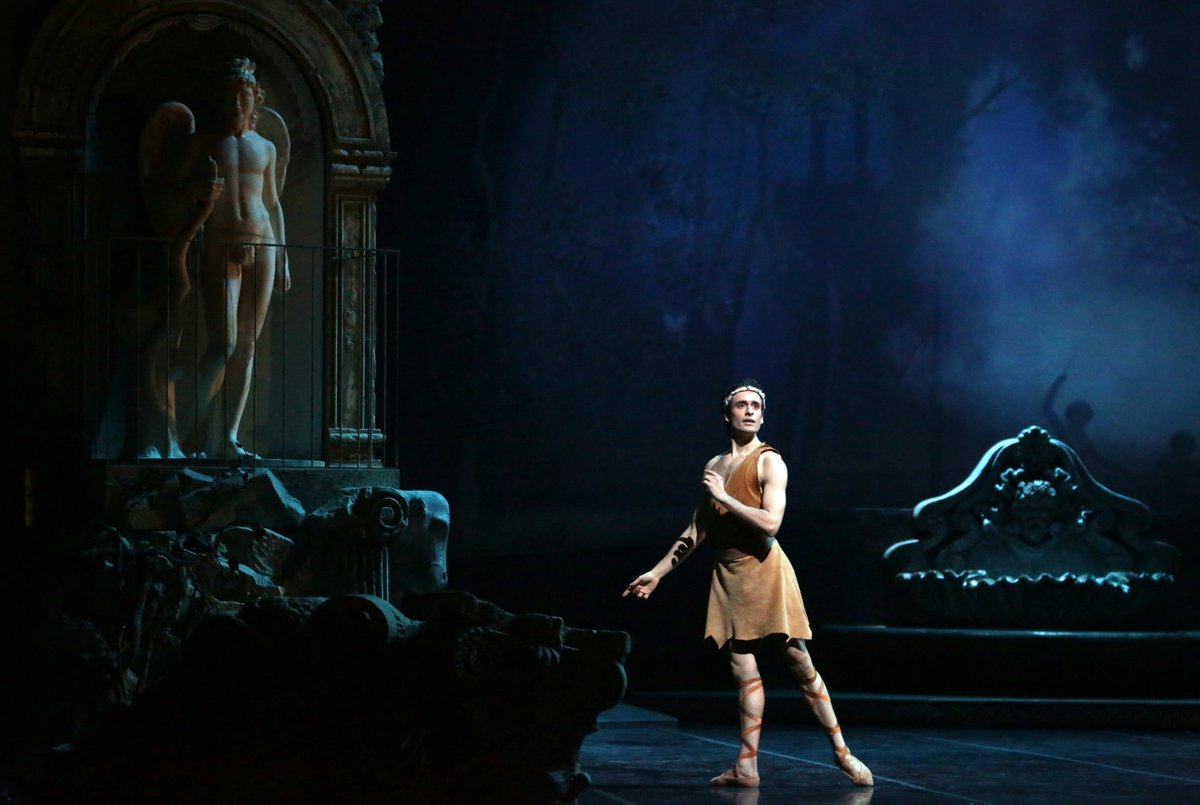 teatroallascala's tweet photo. [1/2] #Aminta è il pastore innamorato di #Sylvia, la protagonista del balletto in scena dall’11 maggio. Devoto a #Eros, Aminta difende il dio venendo trafitto da una freccia al suo posto. Perciò Eros lo ricompensa riportandolo in vita e facendo innamorare Sylvia di lui. https://t.co/on55kv8L1g
