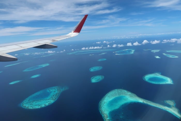 Llega el verano y te apetece un destino exótico. Filipinas, Maldivas… y ya que estamos ¿por qué no darle una oportunidad al buceo? ¡Tiene que ser toda una experiencia! Pero resulta que sólo se puede el día antes de coger el avión de vuelta… Mala idea ❌ Why?