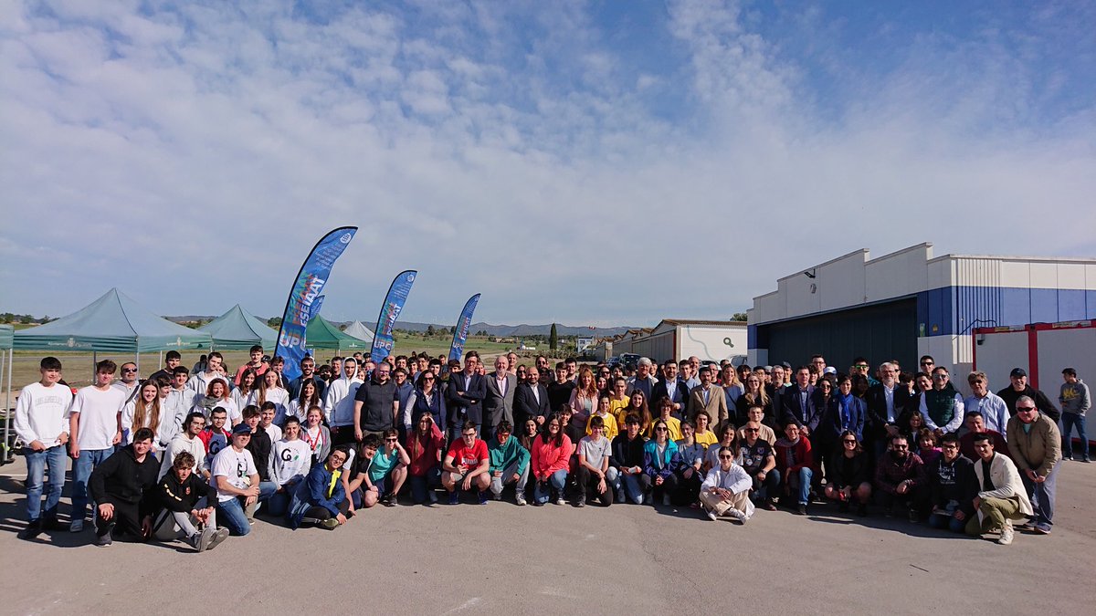 eseiaat_upc's tweet photo. 🚀Això és #Cansat22 Catalunya d'@EseroSp organitzat per @la_UPC #Terrassa #ESEIAAT amb el suport de @tic
Endavant‼️💪 
@RectorUPC @dmarcop @XavierRocaRamon @jordiPuignero https://t.co/LF2ecmcEbS