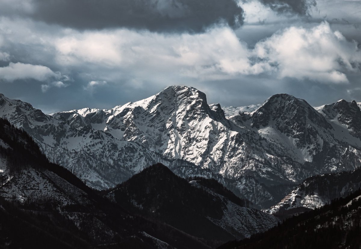 GaetanoScalfidi's tweet photo. It's still winter on the high peaks.
#landscapephotography #hikingadventures
#mountaineering https://t.co/KOvZcXrGBk