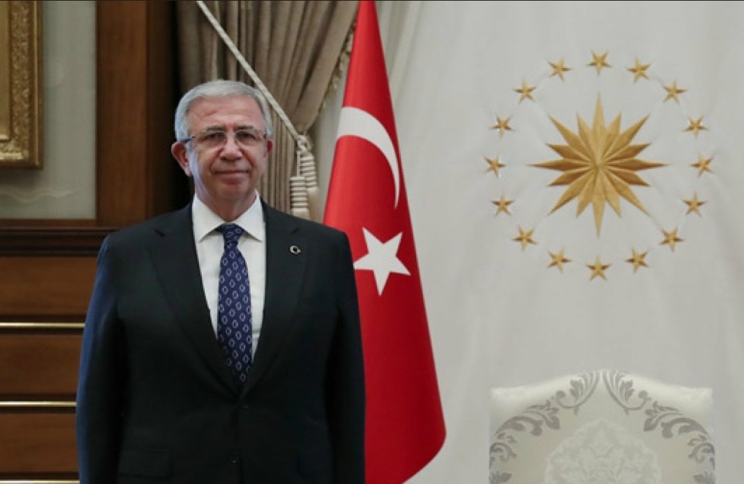 #mansuryavas 
#MansurYavaş 
İmamoğlu ile Yavaş 

İmamoğlu aday olursa
Kürtlerin de oyunu alır

Yavaş  aday olursa Sağcıların da oyunu alır

Açıkçası İmamoğlunun %12 Kürt oyları kovalaması yerine

Yavaş in AKP-MHP den gelebilecek %15 oyları daha fazla olur 

MANSUR YAVAS diyorum