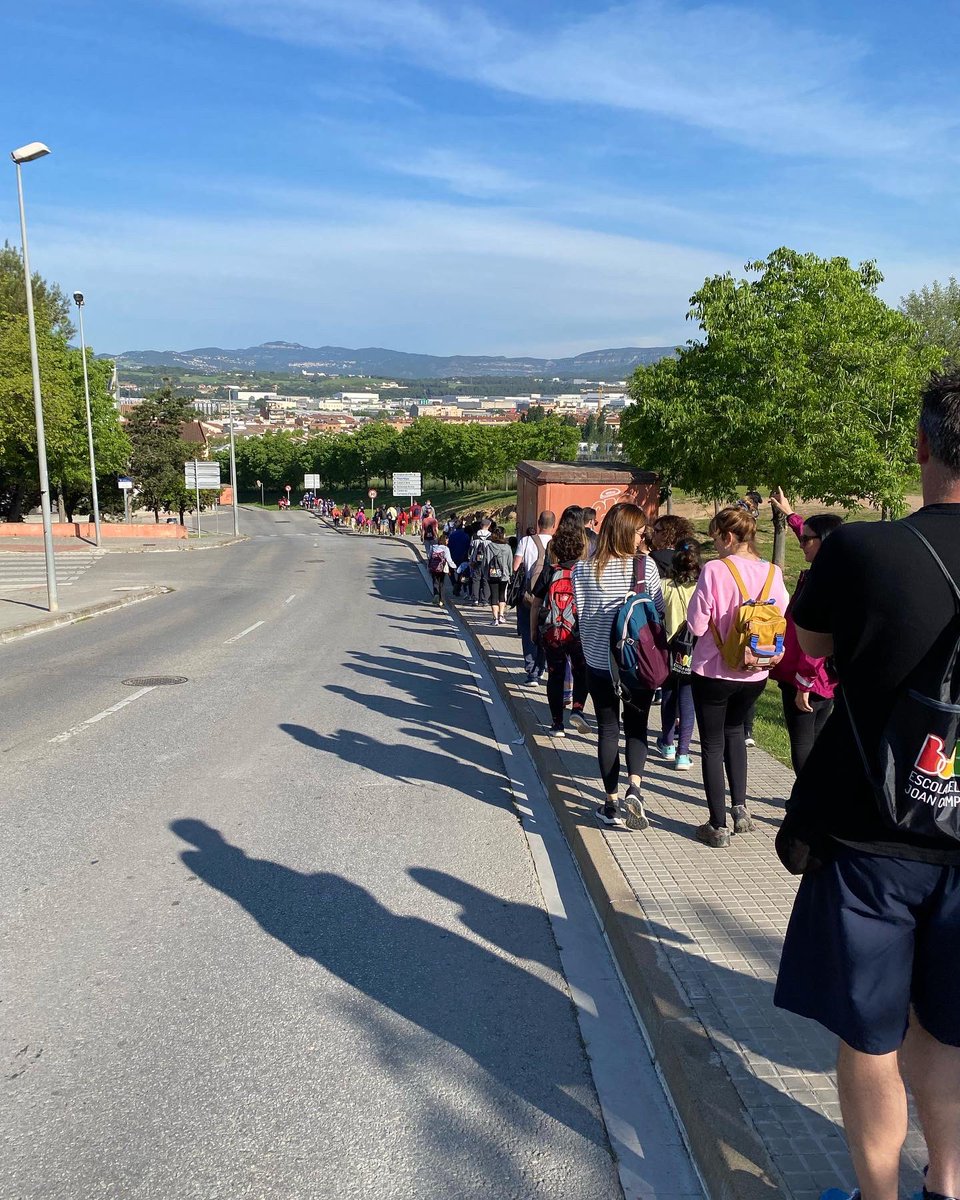 joseantonioag10's tweet photo. Comença la Caminada del 20è Aniversari de @bellavistajc fins a #milpins .Som-hi!!!! #lesFranqueses ##Educació #somlesfranquesesdelfutur #Psclesfranqueses https://t.co/R03UnfjONB