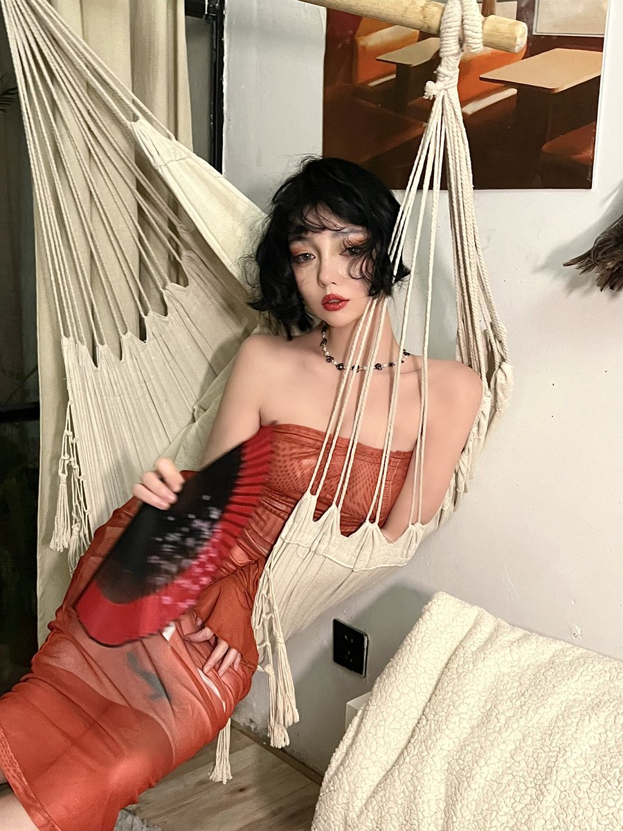 DeadBarbieeeee's tweet photo. 紅裙 https://t.co/L1rX9Xkoep
