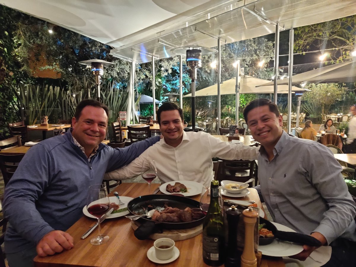 gagutg's tweet photo. Such a great night with Jose and @breeder_steve. https://t.co/797LinyWzc