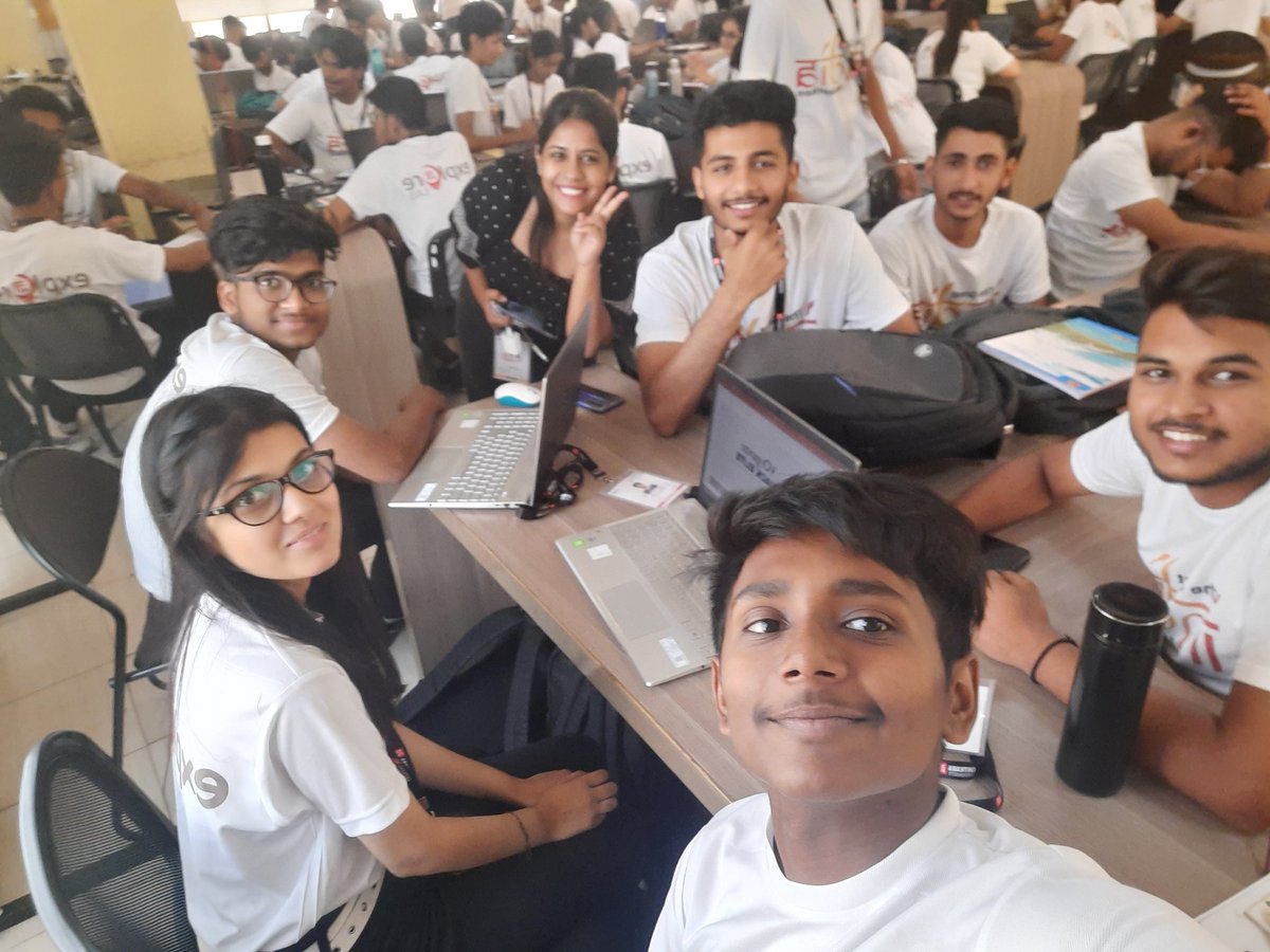 Shubham57074430's tweet photo. I am here at the great hackathon @ChitkaraU @reskilll 
#codekaregaindia https://t.co/4gsa8B62WY