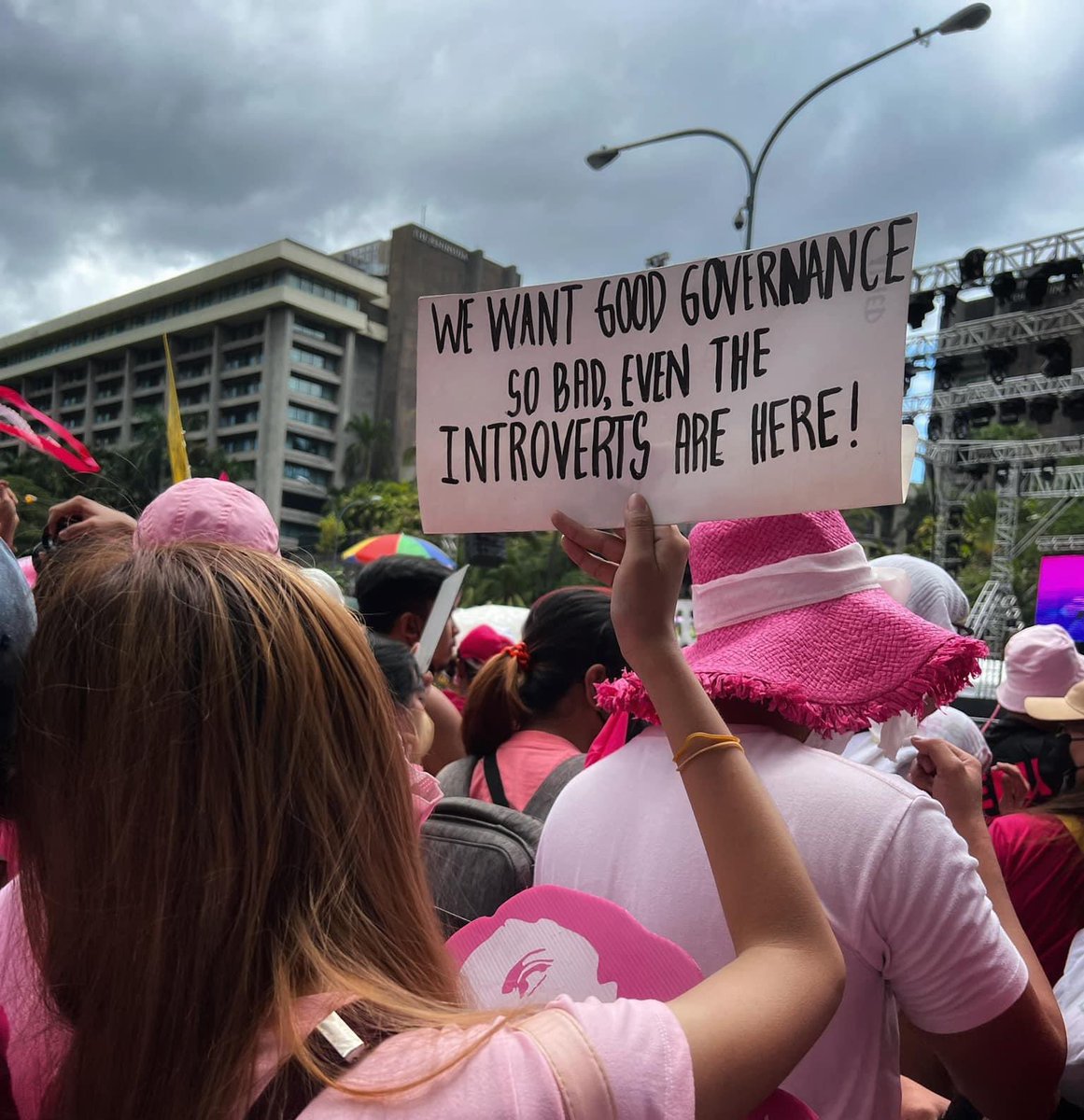 impaulthisone's tweet photo. 💕🌷🎀🌸 Photo by Jessie Cal.

#OnePinkMarch #OnePinkFight #Kakampink #MakatiIsPink https://t.co/S4rTVhyETp