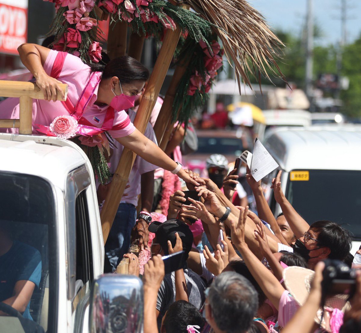 JervisManahan's tweet photo. LOOK: Ahead of the Miting de Avance today, VP @lenirobredo had her send-off caravan from Tarlac to Pampanga. She will be having events in Pampanga before heading to Makati, where she will be addressing her supporters for the last time in the campaign. #Halalan2022 

@ABSCBNNews https://t.co/4J9Plt5xHR