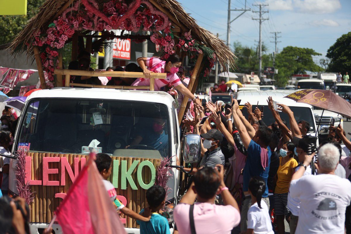 JervisManahan's tweet photo. LOOK: Ahead of the Miting de Avance today, VP @lenirobredo had her send-off caravan from Tarlac to Pampanga. She will be having events in Pampanga before heading to Makati, where she will be addressing her supporters for the last time in the campaign. #Halalan2022 

@ABSCBNNews https://t.co/4J9Plt5xHR