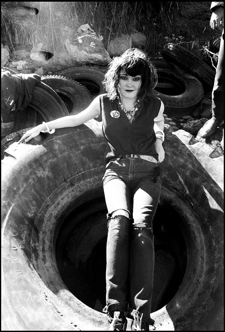 PunkRockStory's tweet photo. Exene Cervenka poet and singer for X finds her own version of a Throne π
Exene at Tire Beach in San Francisco, May 1978. Photo by Ruby Ray.
#punk #punks #punkrock #womenofpunk #exenecervenka #x #history #punkrockhistory https://t.co/AP9FXZzHwW