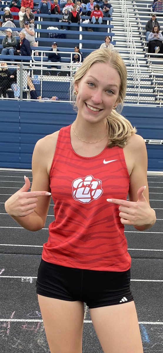 Oz_girlstrack's tweet photo. Congratulations to Hanna Vorhies on setting a new school record in the Long Jump at 5.39m (17’8”) beating the old record of 5.33m (17’6”) set in 2010 by Katelyn Barnes. https://t.co/3TCGEVA5DU