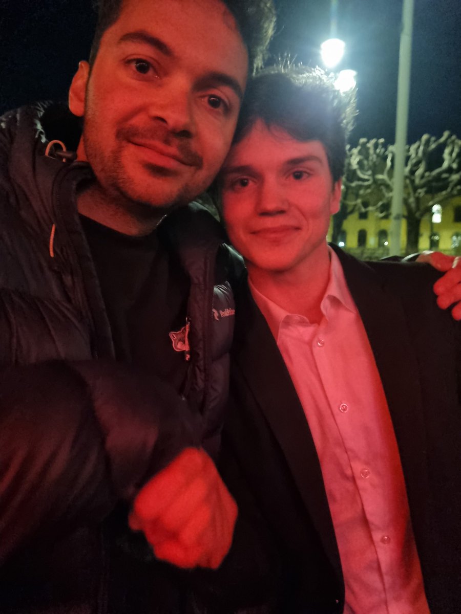 AElebring's tweet photo. Känns som igår vi började förhandlingarna på Flustret. Kul att det nu är officiellt #backfacket https://t.co/KvY9f6ny93