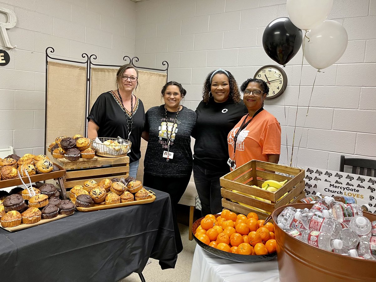 Anahuac_ELEM's tweet photo. What a wonderful week it has been at AES celebrating teacher appreciation week! We couldn’t have done it without all the amazing people that came and helped celebrate our teachers and staff. We truly appreciate the love and support from our community during this week. https://t.co/a7qp4pC4U6