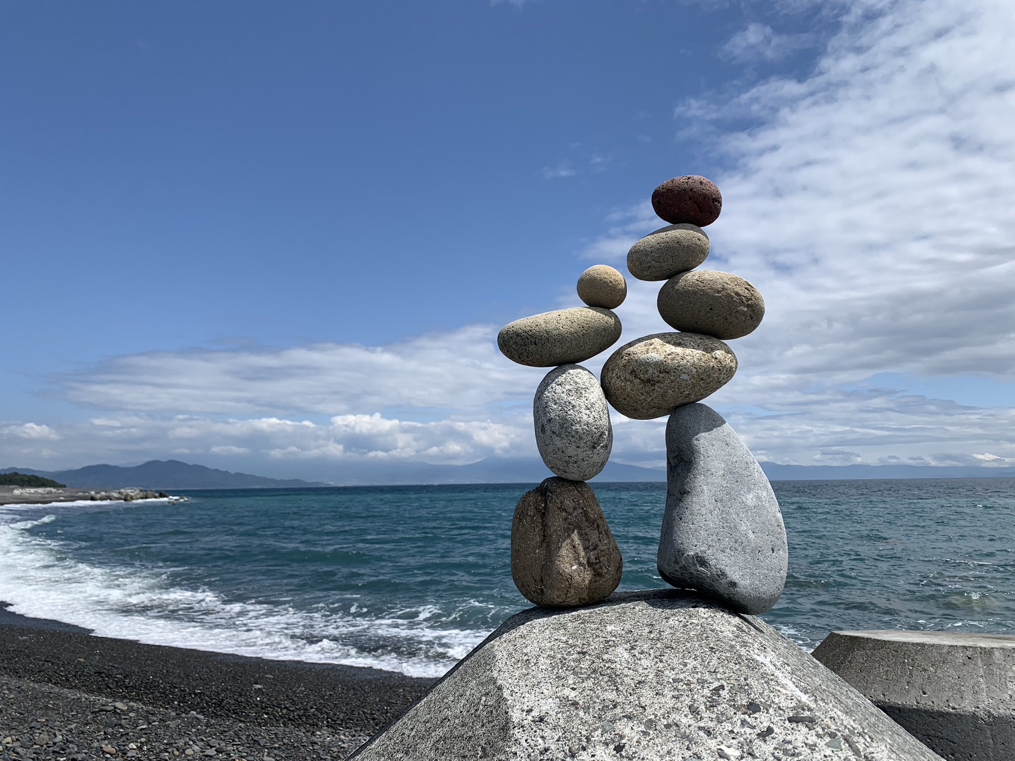 Kobo Q No Twitter 今日のロックバランシング 寄せ積み 実は我が家からは山よりも海の方が近い オフの日の今日 風が穏やかそうだったのでささっと海辺に 残念ながら富士山は雲に隠れて見えず Rockbalancing ロックバランシング 石花久作 しずまえ 三保の