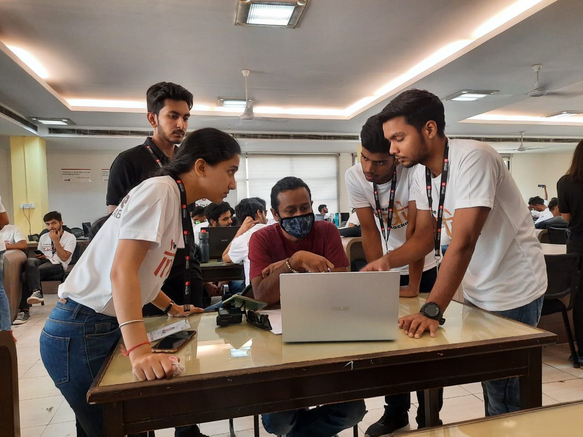 Reskilll's tweet photo. Day 2 Chitkara University

Participants of The Great India Hackathon presenting their ideas to the mentors- living, breathing, dreaming #codekaregaindia

#community #technology #cloud #university #developer #azure https://t.co/cj0Zp2onXb