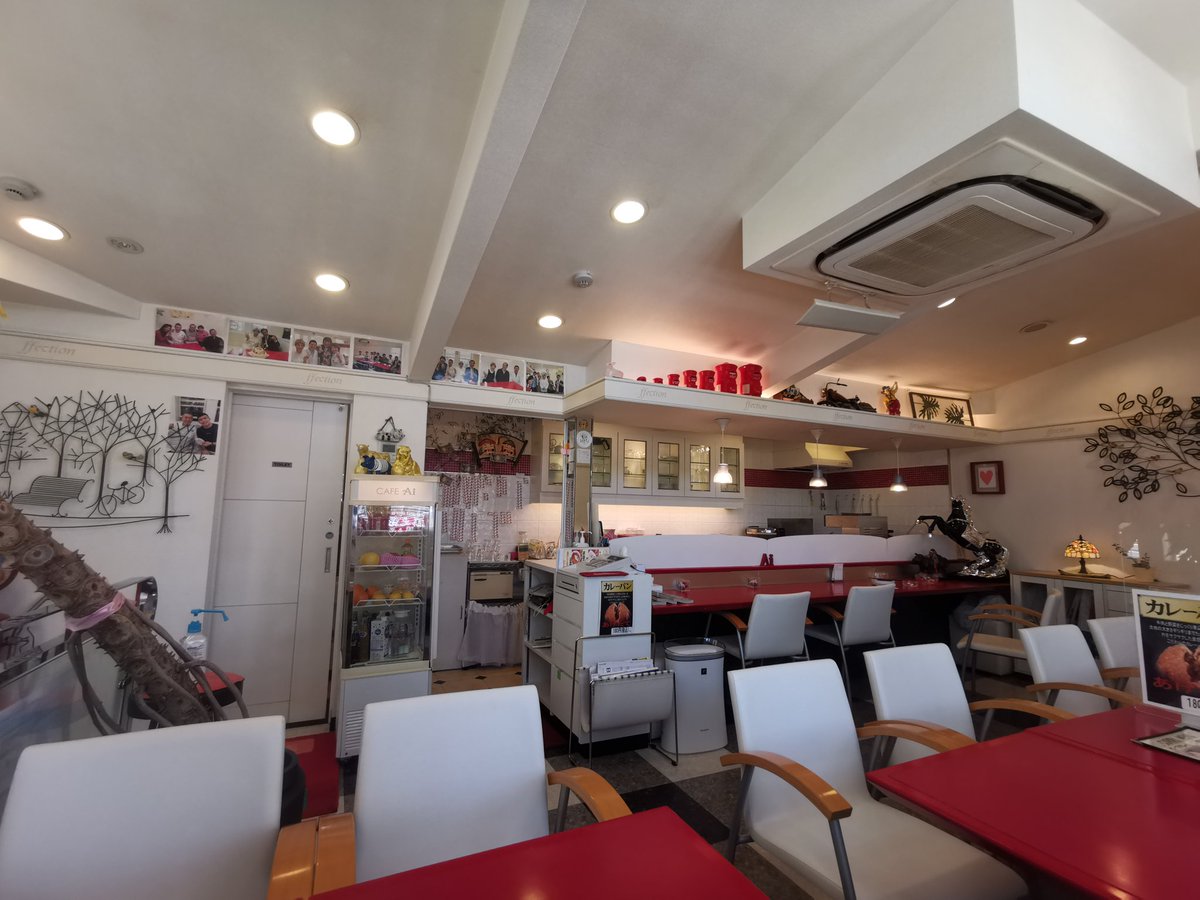 elemaga_my's tweet photo. お昼はここで。
#cafeai #カレー https://t.co/T6WsI4llkG