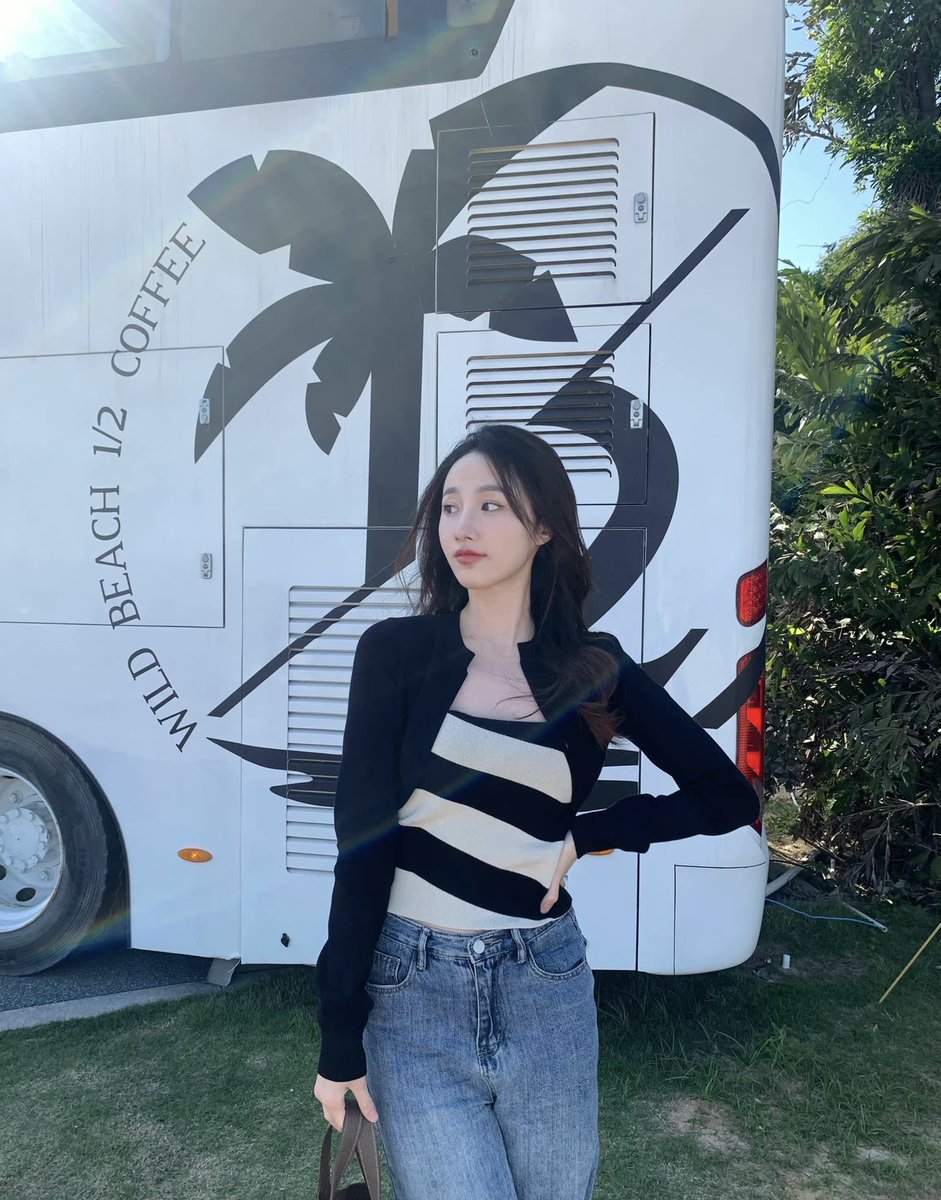 Wua7Yu's tweet photo. #拉拉 #女女 #女同 一点点反差 https://t.co/tB4Zu0Y1p1