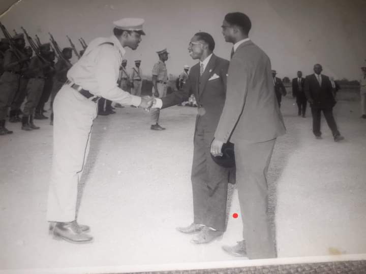 KiengeKki's tweet photo. 🤔 CHARLES #MUTAKA WA DILOMBA ! 
#Jadotville #Likasi
À 28 ans il était déjà le 1er juriste noir du Congo Belge, proche de #Tshombe, il fût le 1er président de l'Assemblée provinciale 1960-1964  
 Le bâtiment du 30 juin à #Lubumbashi a été baptisé a son nom. 
Kiki #Kienge https://t.co/XdGtu5828U
