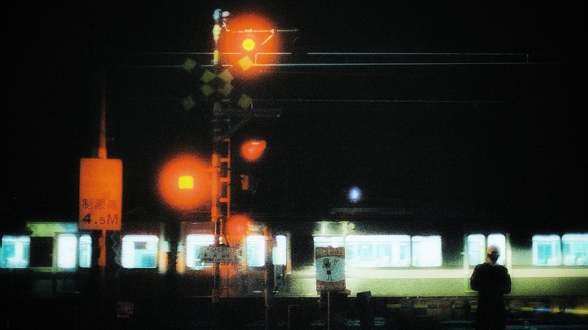 5h0he1's tweet photo. BESSA R3A
CineStill 800 Tungsten
Voigtlander Nokton 50mm f1.1
Location Kaitaichi, HIROSHIMA
主人公
#踏切
#海田市
#広島
#写真が好きだ
#フィルムカメラ
#CineStill800t
#CineStill
#filmphotography
#Voigtlander
#bessar3a
#cosina
#nokton https://t.co/K3HWG1fYOS