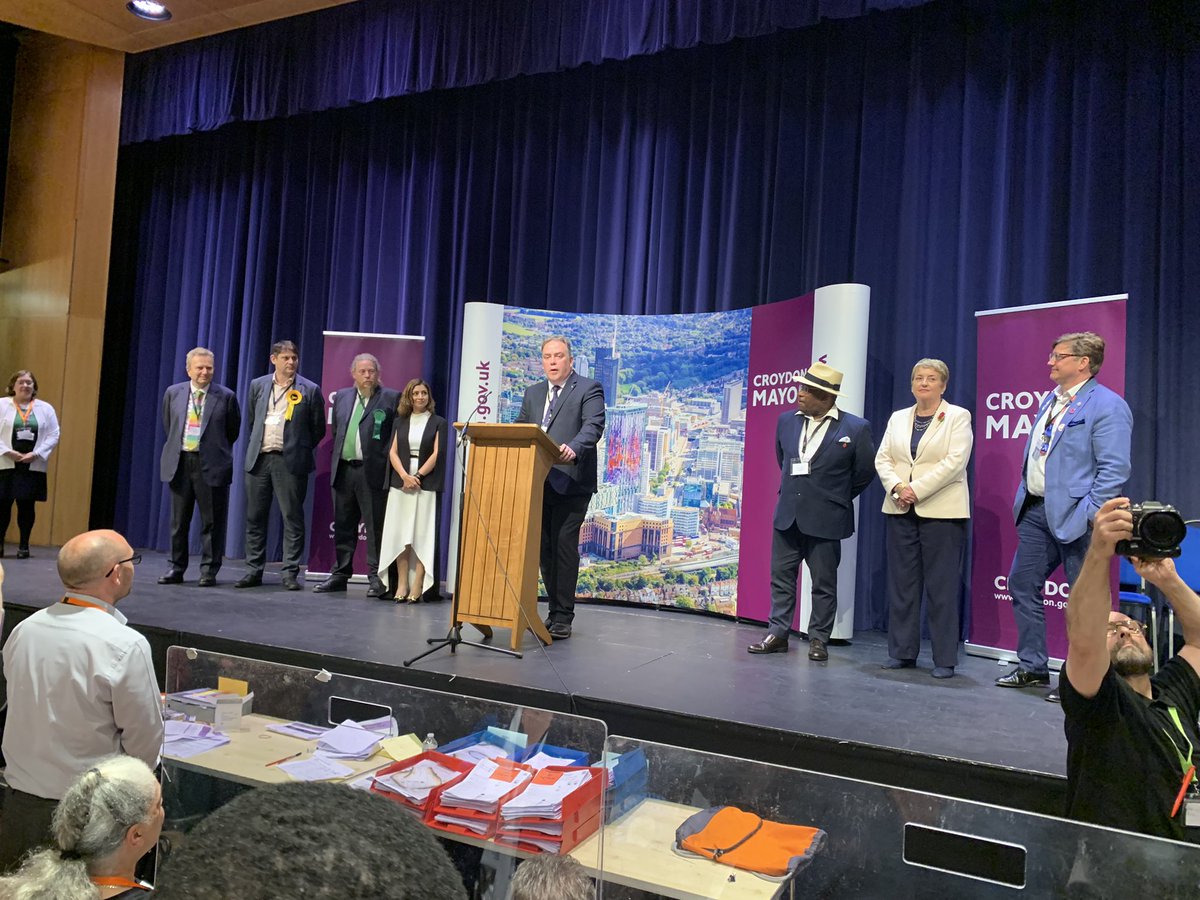 GayleGander's tweet photo. Now that was worth the wait @CllrJPerry our new mayor of Croydon #ConWin #CroydonMayor #Croydon https://t.co/kRrcfus9rm
