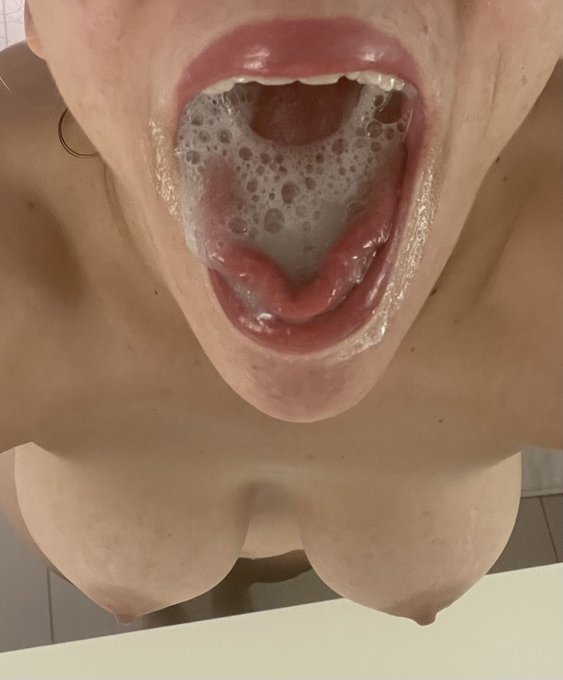 Dinner time 🤤👅😜 https://t.co/WxavN7QtbC