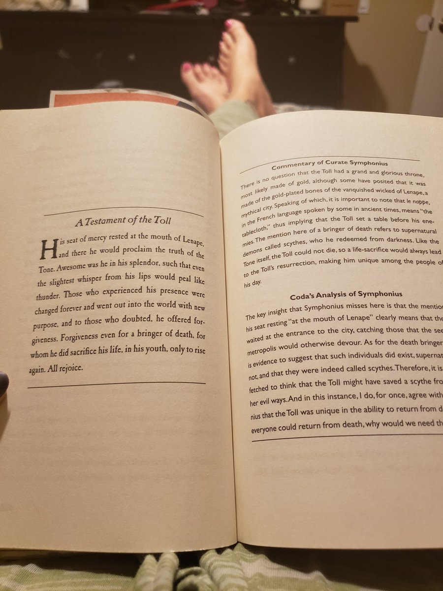 Ssaltypeachh's tweet photo. Finished some homework (that i am very behind on) time to reward myself with some reading 👌🏻

#Reading #readingcommunity #BookTwitter #booklovers #BooksWorthReading https://t.co/13WWmhvNjW