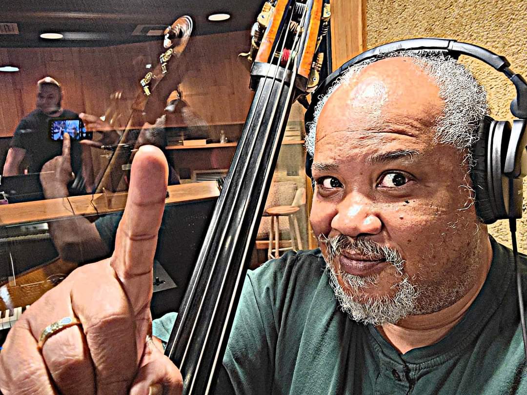 davemarsh62's tweet photo. A Friday night session at Bias studios.
#themagicbass #themagicbasslive #themagic #basseydraeandthemagicbass #teammbs #lavonstarr #basseydrae #jamesproctor #ghostfunk #basstracks #threeminuteghost #millenialedge #firstborn #peaches https://t.co/SXrG4cCIgF
