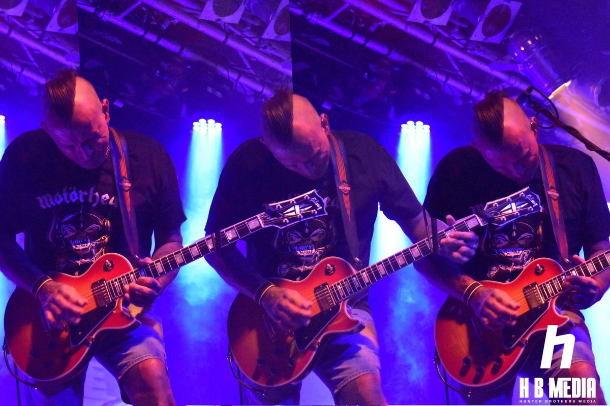Applebitebeggar's tweet photo. Shot from last night thanks to@hunterbrothersmedia #punk #gibson #applebite #biteyah #grunge #perthmusic #rocknroll @Applebitebeggar https://t.co/6pK9XQxDrM
