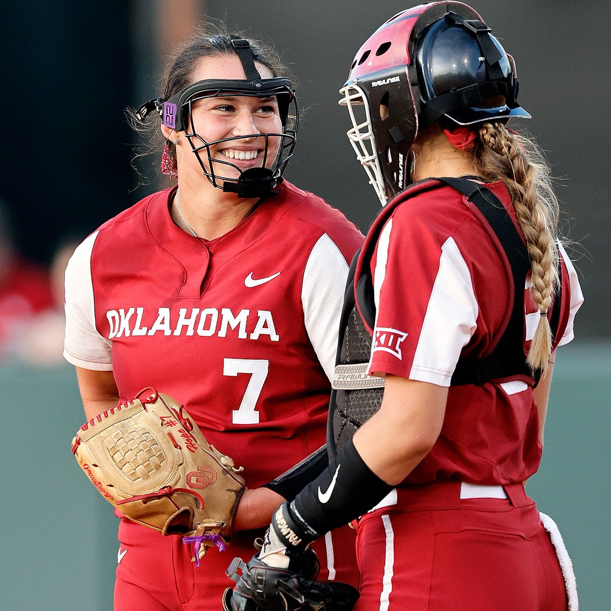 OU_Softball's tweet photo. Clutch hitting, lights-out pitching propel No. 1 #Sooners to 𝟏𝟎th straight, 𝟏𝟒th overall Big 12 regular season title.

📝📸🎥 » https://t.co/CgFZ73ywFl

#ChampionshipMindset https://t.co/sR7Ab22226