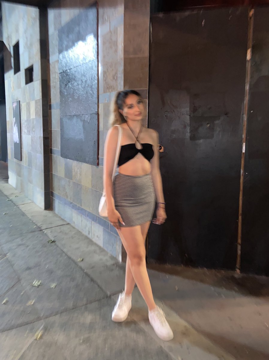 bellerinaaaa's tweet photo. blurry but you get the vision https://t.co/sF8LQkR7Xo