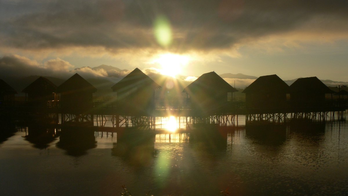 Bavarian_dude69's tweet photo. Guten Morgen liebe Bubble!
Aus der Konserve.
Nicht #Sylt, nicht mit dem #9EuroTicket erreichbar.
Immer eine Reise wert.
#Myanmar #Inlesee #photography #fotografie #reisen #Travel #Sonnenaufgang #Glück #Zufriedenheit #Dankbarkeit https://t.co/sb3XBYLGZ1