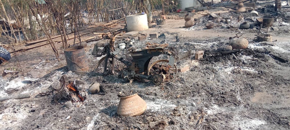 ZawWaiSoe4's tweet photo. While the military terrorists burnt down the Kan Thit Village, including 47 households, motorbikes , tractors, cowsheds, a 78 year old villager was burnt to death alive as she was not able to escape at 3:45 am on May 6 in Butalin Township. #WhatsHappeningInMyanmar https://t.co/wbQyey8OI2
