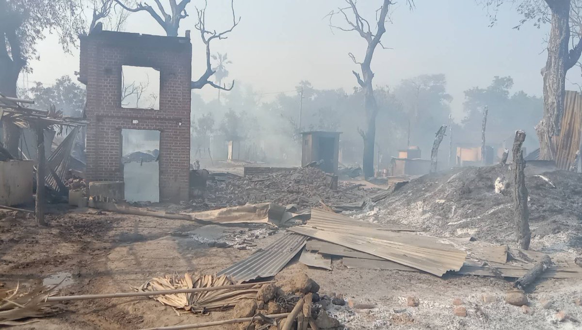 ZawWaiSoe4's tweet photo. While the military terrorists burnt down the Kan Thit Village, including 47 households, motorbikes , tractors, cowsheds, a 78 year old villager was burnt to death alive as she was not able to escape at 3:45 am on May 6 in Butalin Township. #WhatsHappeningInMyanmar https://t.co/wbQyey8OI2