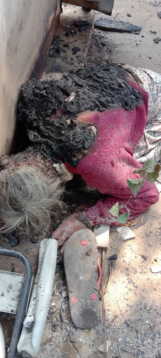 ZawWaiSoe4's tweet photo. While the military terrorists burnt down the Kan Thit Village, including 47 households, motorbikes , tractors, cowsheds, a 78 year old villager was burnt to death alive as she was not able to escape at 3:45 am on May 6 in Butalin Township. #WhatsHappeningInMyanmar https://t.co/wbQyey8OI2