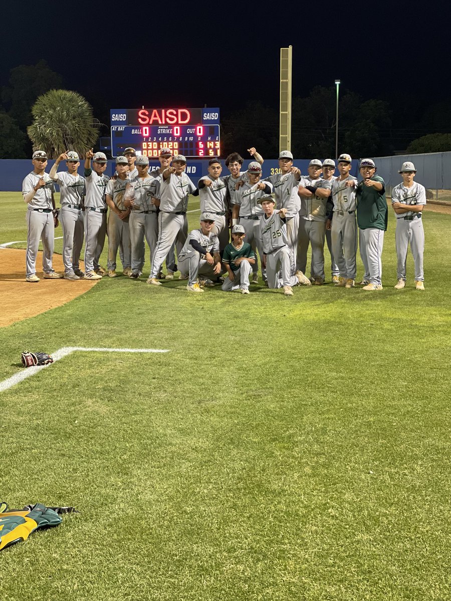 BaseballMC's tweet photo. Great game 1 win tonight! Game 2 tomorrow, 11am at Tejeda! #MCBaseball⚾️⚾️⚾️ https://t.co/eatoO7H6V6