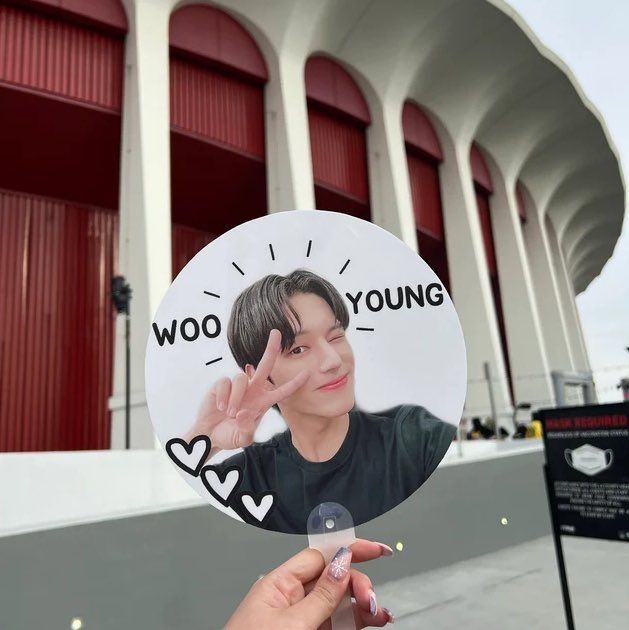 KpopCreationsUS's tweet photo. We also do custom orders for those who prefer designing their own picket 💜 https://t.co/xT3UhWZmTR https://t.co/3ebJFEKDvN