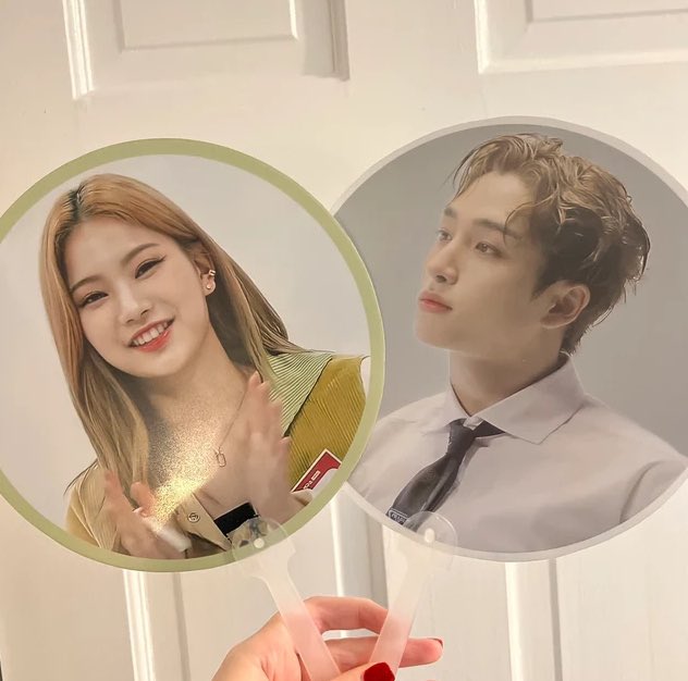 KpopCreationsUS's tweet photo. We also do custom orders for those who prefer designing their own picket 💜 https://t.co/xT3UhWZmTR https://t.co/3ebJFEKDvN