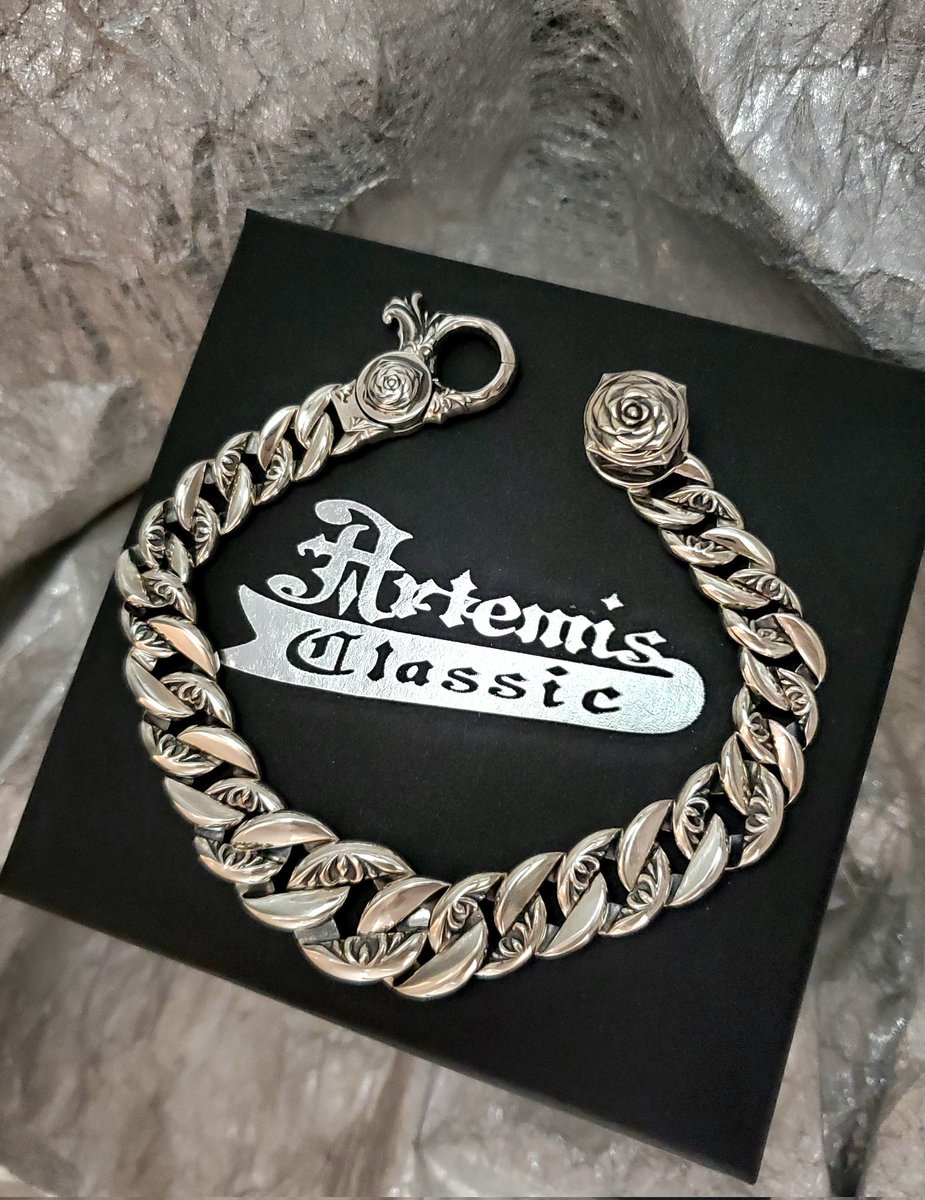 StarGardenSG_u's tweet photo. 【Artemis Classic】
2022 S/S コレクション
『グラデーション喜平ブレスレット』
SV925 ¥55000-
入荷が遅れてた最新作同時入荷…
ステンレス製キーホルダー
&
フラグメントケースウォレット
是非、店頭にてご覧くださいませ。 https://t.co/TFtEBP4jUY