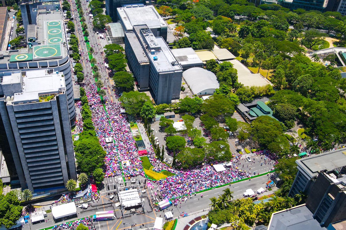 giotantoco's tweet photo. Ayala Avenue as of 12:08PM

#LeniKiko2022 #MakatiisPink #MDA #MeetingDeAvance #LeniRobredo #LeniRobredo #AyalaIsPink #KulayRosasAngBukas #LeniKikoAllTheWay2022 #LeniRobredo2022 #AngatBuhayPilipino #LeniForPresident2022 #LeniKiko #LeniKikoMitingDeAvance https://t.co/thG4hdy48D
