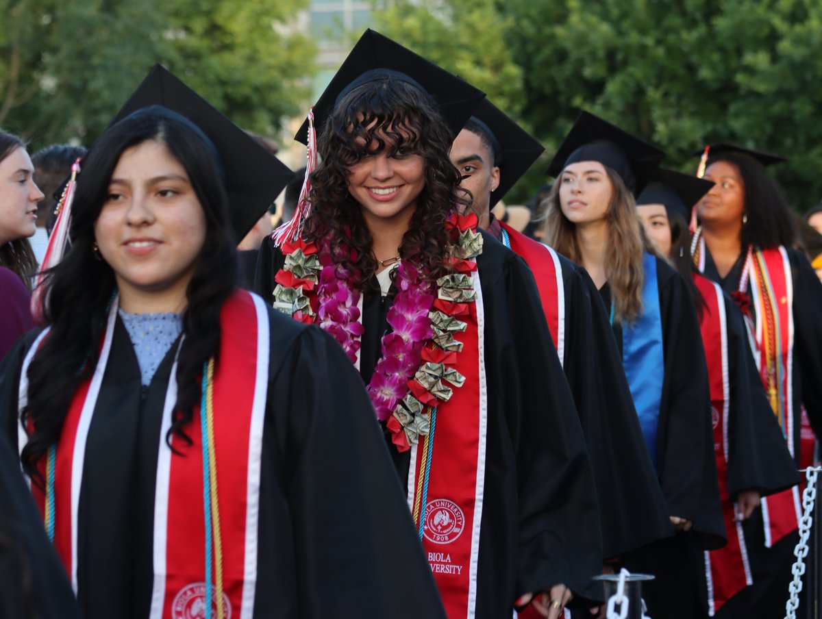 biolau's tweet photo. It was a great first day of our 2022 #BiolaGrad ceremonies! Congratulations to the 400+ students who have now become #BiolaAlumniForLife! We look forward to celebrating the rest of our graduates at tomorrow night's ceremony. https://t.co/HLRduGd1It