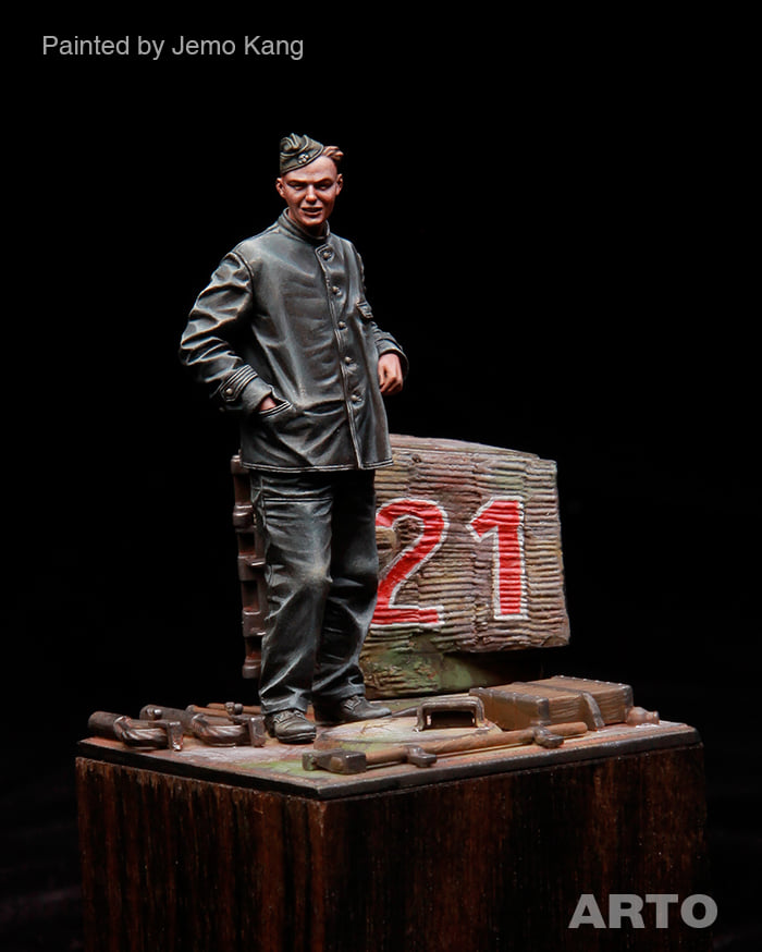 arto_pd's tweet photo. We are very excited to share with you Jemo Kang’s wonderful rendition of the " 12.SS-panzer Division Hitlerjugend, 6 Kompanie - 01" figure.
#arto #artopd #artoproduction #art #35scale #135scale #miniature #plamodel #figure #militarymodelling #scalemodeling #WWII #uboat #35010 https://t.co/vfJAlAffpl