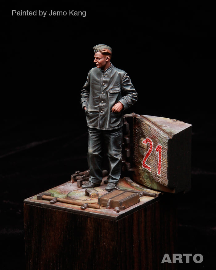arto_pd's tweet photo. We are very excited to share with you Jemo Kang’s wonderful rendition of the " 12.SS-panzer Division Hitlerjugend, 6 Kompanie - 01" figure.
#arto #artopd #artoproduction #art #35scale #135scale #miniature #plamodel #figure #militarymodelling #scalemodeling #WWII #uboat #35010 https://t.co/vfJAlAffpl