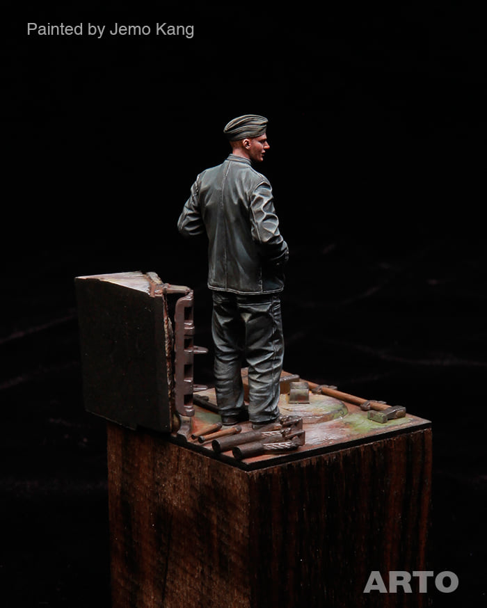 arto_pd's tweet photo. We are very excited to share with you Jemo Kang’s wonderful rendition of the " 12.SS-panzer Division Hitlerjugend, 6 Kompanie - 01" figure.
#arto #artopd #artoproduction #art #35scale #135scale #miniature #plamodel #figure #militarymodelling #scalemodeling #WWII #uboat #35010 https://t.co/vfJAlAffpl