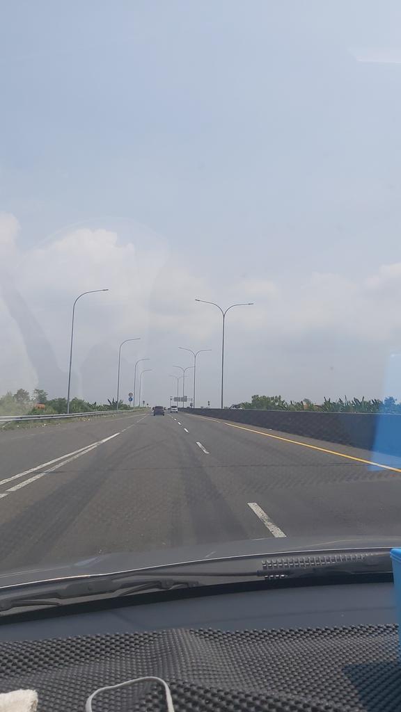 punkcha11's tweet photo. Tol Brebes, masih lancar
#ArusBalik2022 https://t.co/YnCdeRFSTl