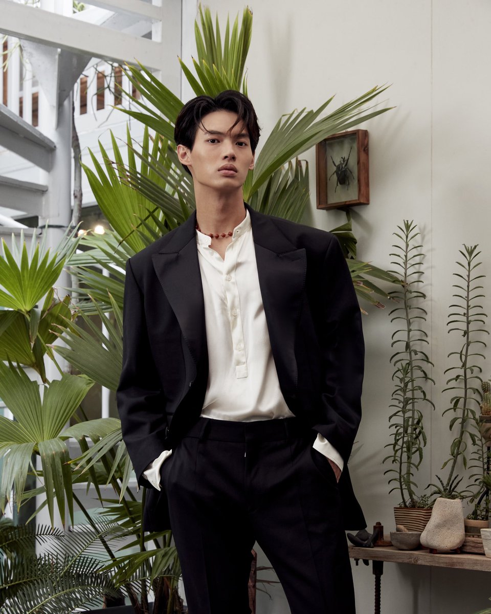 mintmag_th's tweet photo. หล่อตะโกนนน!! กับหนุ่ม ‘วิน เมธวิน’ ในโททัลลุคสุดเนี๊ยบแต่แฝงความขี้เล่นจาก @dolcegabbana คอลเล็กชั่น SS22 ที่เห็นแล้วต้องหวีด แฟนๆให้คะแนนลุคนี้ของหนุ่มวินกันเท่าไหร่ดีน้าาาา 💚🤔
#winmetawin
#dolcegabbana
#DGSS22 #DGLight #DGLightTherapy
#MintMagTH https://t.co/DZ6yN89uDi