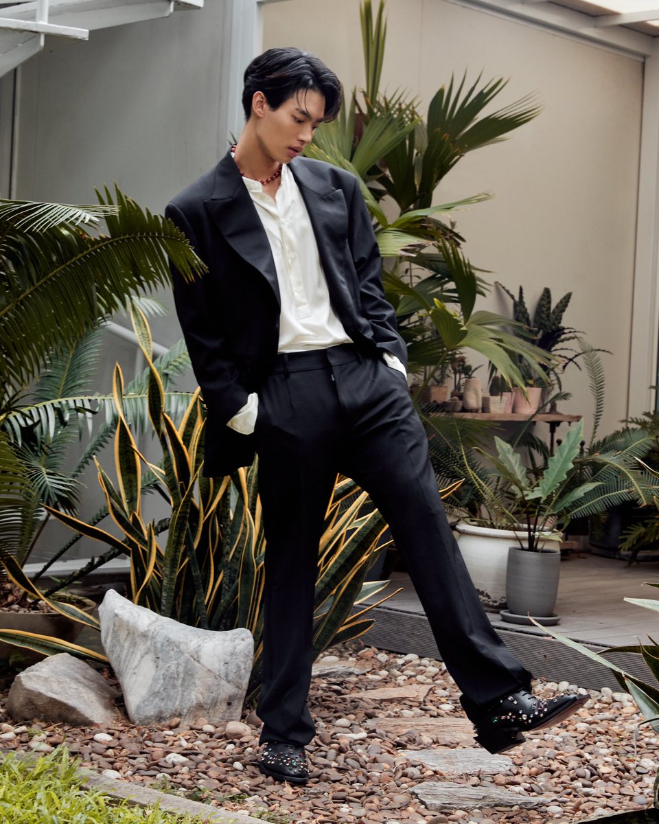 mintmag_th's tweet photo. หล่อตะโกนนน!! กับหนุ่ม ‘วิน เมธวิน’ ในโททัลลุคสุดเนี๊ยบแต่แฝงความขี้เล่นจาก @dolcegabbana คอลเล็กชั่น SS22 ที่เห็นแล้วต้องหวีด แฟนๆให้คะแนนลุคนี้ของหนุ่มวินกันเท่าไหร่ดีน้าาาา 💚🤔
#winmetawin
#dolcegabbana
#DGSS22 #DGLight #DGLightTherapy
#MintMagTH https://t.co/DZ6yN89uDi