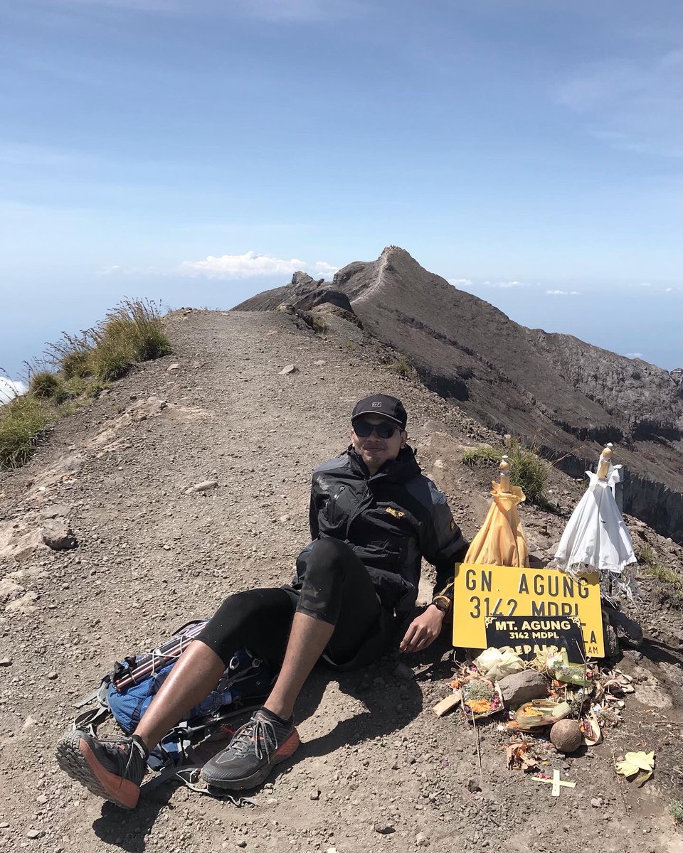 Adeeregawa's tweet photo. Cuma bisa foto lebaran d atas gunung, apa daya gk bisa foto lebaran pakai seragam, aplg yg loreng2 https://t.co/3BGzgtmYw2